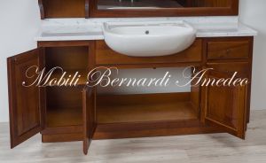 Mobile per bagno in legno di noce arte povera con lavello e marmo bianco di Carrara